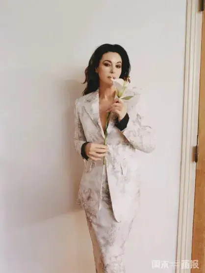 Моника Беллуччи в 61: новая фотосессия поражает элегантностью