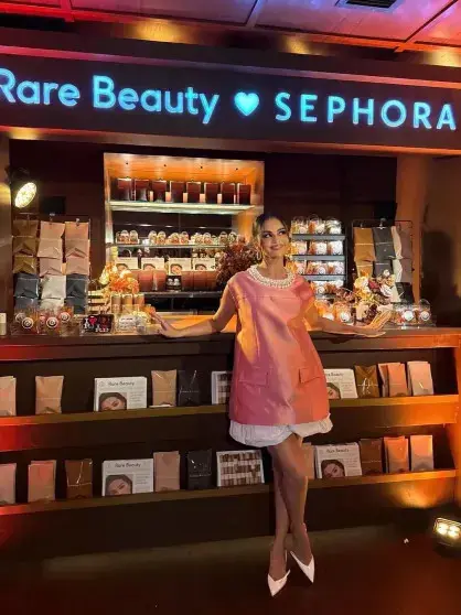 Яркий выход Селены Гомес и семейные скандалы: от Prada до грязных ног мужа