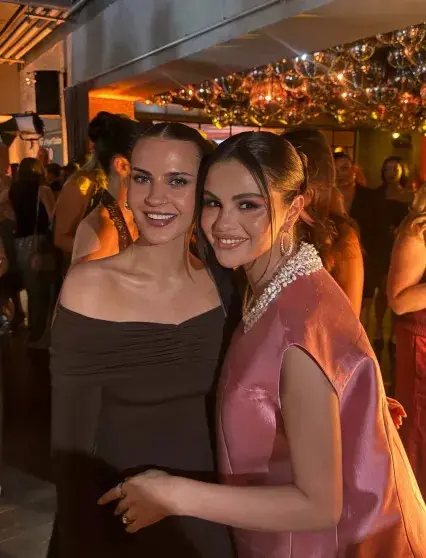 Яркий выход Селены Гомес и семейные скандалы: от Prada до грязных ног мужа