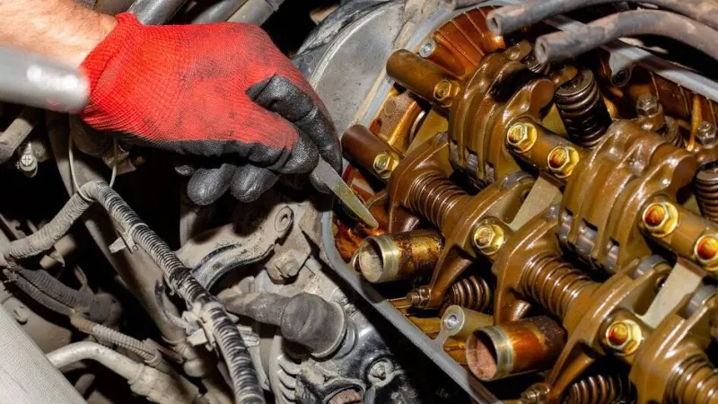 Синий дым из выхлопной трубы: сигнал о серьезных проблемах с двигателем