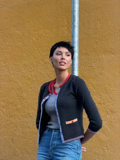 Анастасия Решетова сменила длинные волосы на дерзкую стрижку «под мальчика»