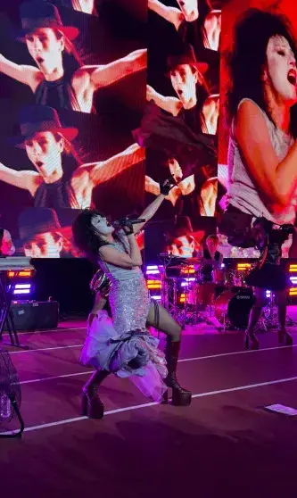 Спортивный шик: звезды на показе Яндекс Маркет Fashion Show в Москве