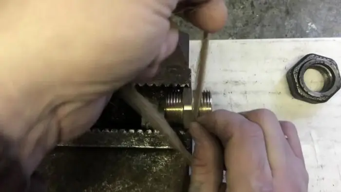 Мастер-класс: Правильная намотка льна для идеальных сантехнических соединений