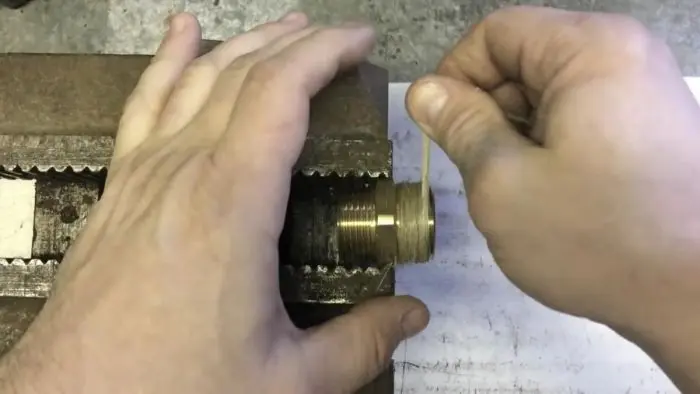 Мастер-класс: Правильная намотка льна для идеальных сантехнических соединений