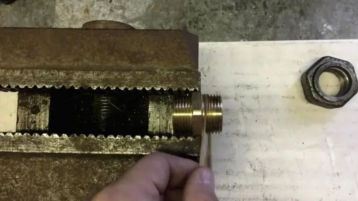 Мастер-класс: Правильная намотка льна для идеальных сантехнических соединений