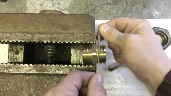 Мастер-класс: Правильная намотка льна для идеальных сантехнических соединений