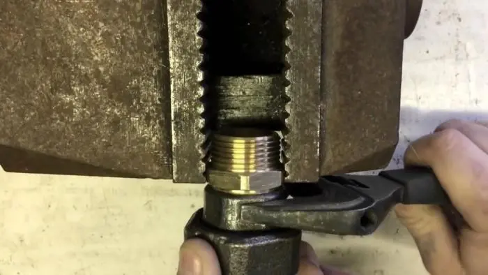 Мастер-класс: Правильная намотка льна для идеальных сантехнических соединений