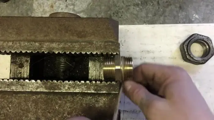 Мастер-класс: Правильная намотка льна для идеальных сантехнических соединений