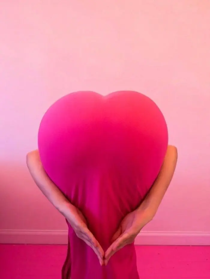 Heart Butt: Японки покоряют соцсети необычной позой в виде сердца