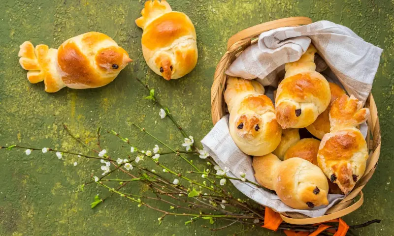 Птички из теста: три рецепта жаворонков на Благовещение