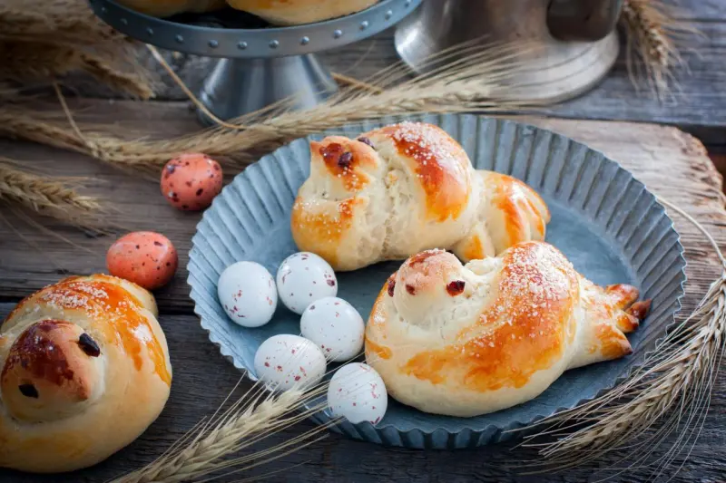 Птички из теста: три рецепта жаворонков на Благовещение