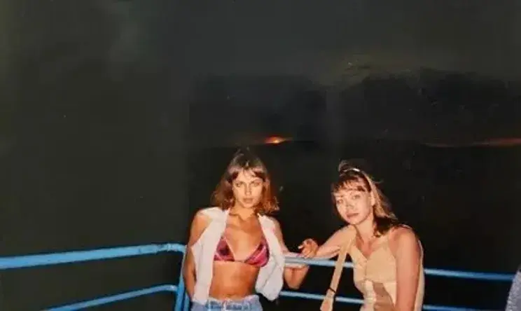 Юность супермодели: Ирина Шейк показала архивные семейные фото