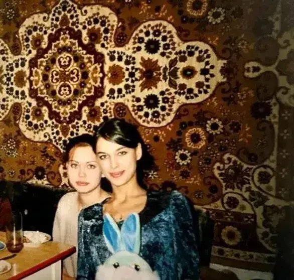 Юность супермодели: Ирина Шейк показала архивные семейные фото