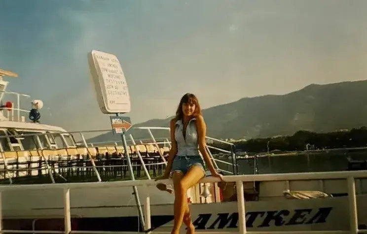 Юность супермодели: Ирина Шейк показала архивные семейные фото