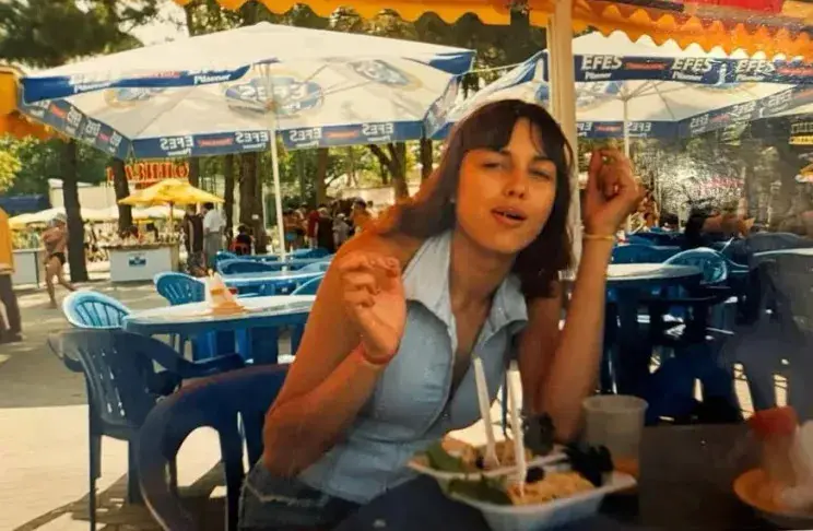 Юность супермодели: Ирина Шейк показала архивные семейные фото