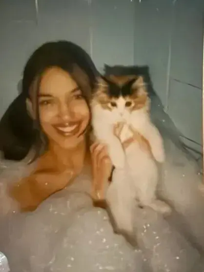 Юность супермодели: Ирина Шейк показала архивные семейные фото