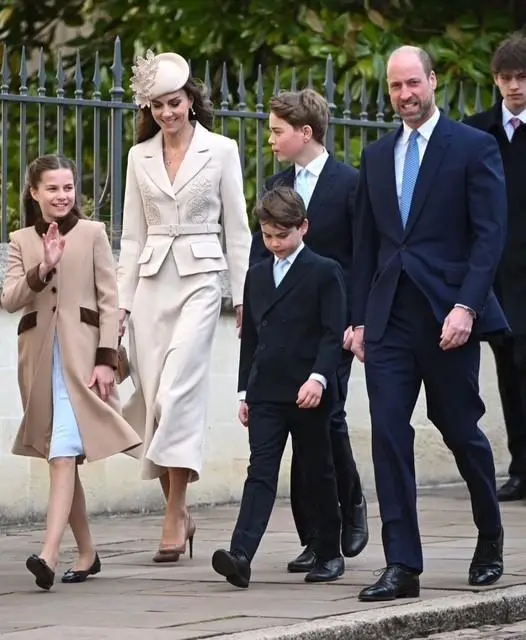 Пасхальный выход королевской семьи в Виндзоре: Уэльские с детьми и отсутствие Эндрю