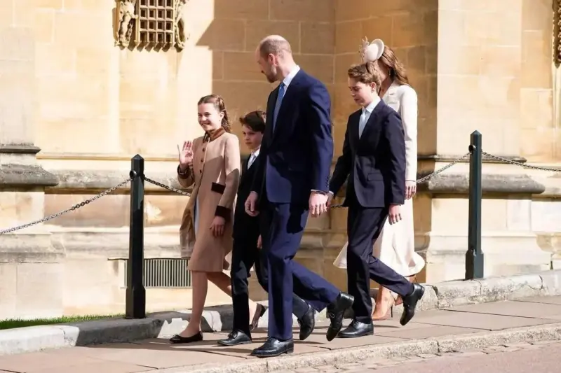 Пасхальный выход королевской семьи в Виндзоре: Уэльские с детьми и отсутствие Эндрю