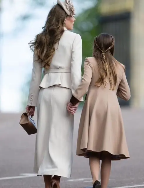 Пасхальный выход королевской семьи в Виндзоре: Уэльские с детьми и отсутствие Эндрю