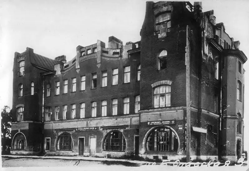 Дом на Большой Спасской улице (ныне — площадь Мужества) Старый дом на месте площади Мужества