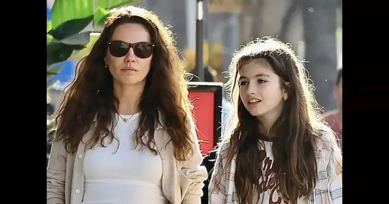 Мила Кунис вышла в свет с подросшей дочерью