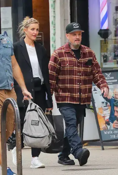 Кэмерон Диас и Бенджи Мэдден наслаждаются семейной прогулкой в Нью-Йорке