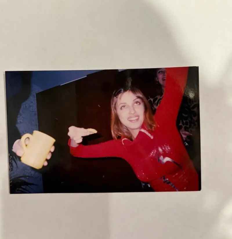 Ностальгия по 90-м: Ирина Шейк показала архивные фото своей юности в Челябинской области