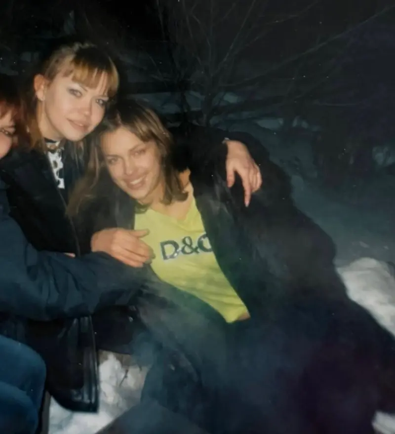 Ностальгия по 90-м: Ирина Шейк показала архивные фото своей юности в Челябинской области