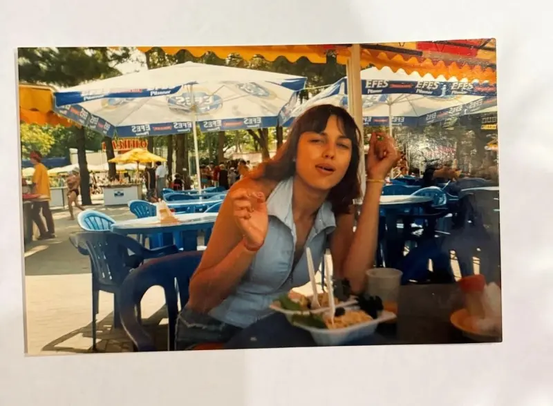 Ностальгия по 90-м: Ирина Шейк показала архивные фото своей юности в Челябинской области