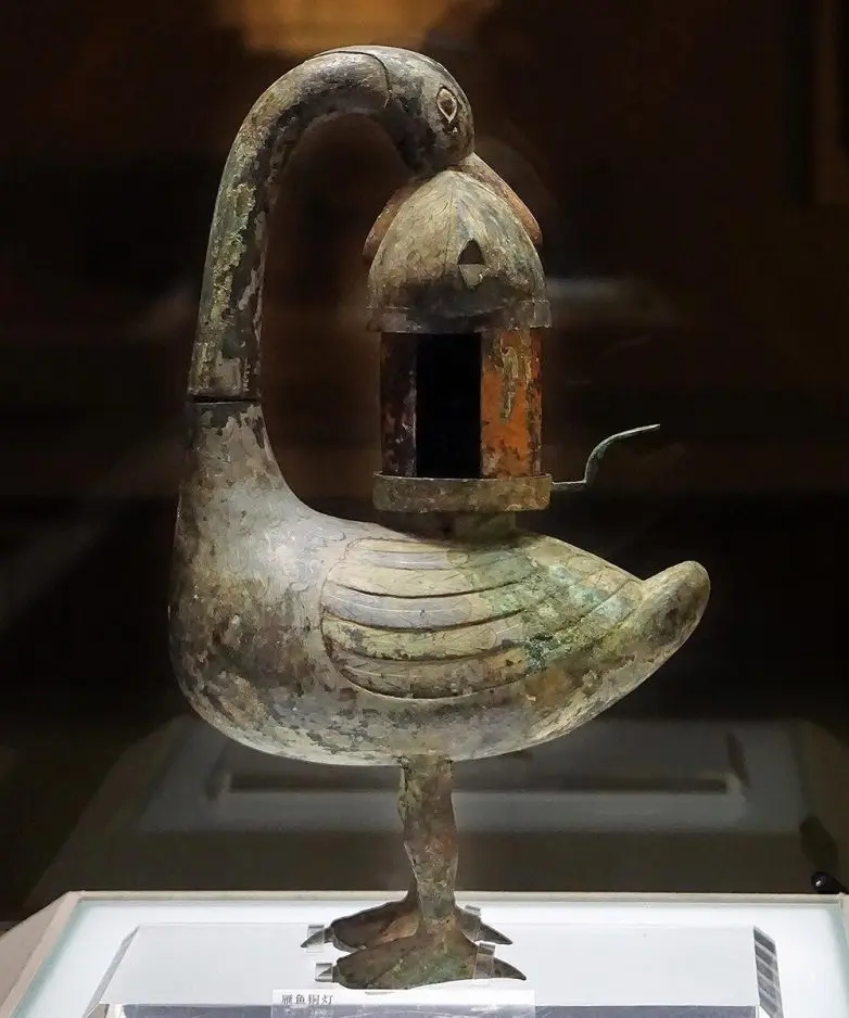 Немые свидетели эпох: 20 артефактов, которые говорят громче слов