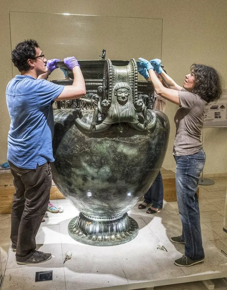 Немые свидетели эпох: 20 артефактов, которые говорят громче слов