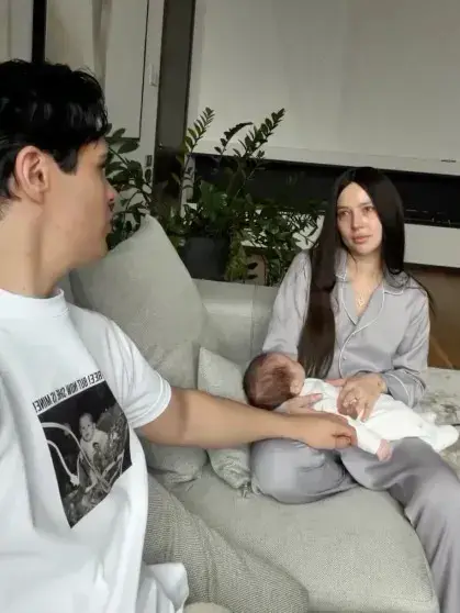 Лерчек в парике держит на руках сына: как блогерша борется с раком