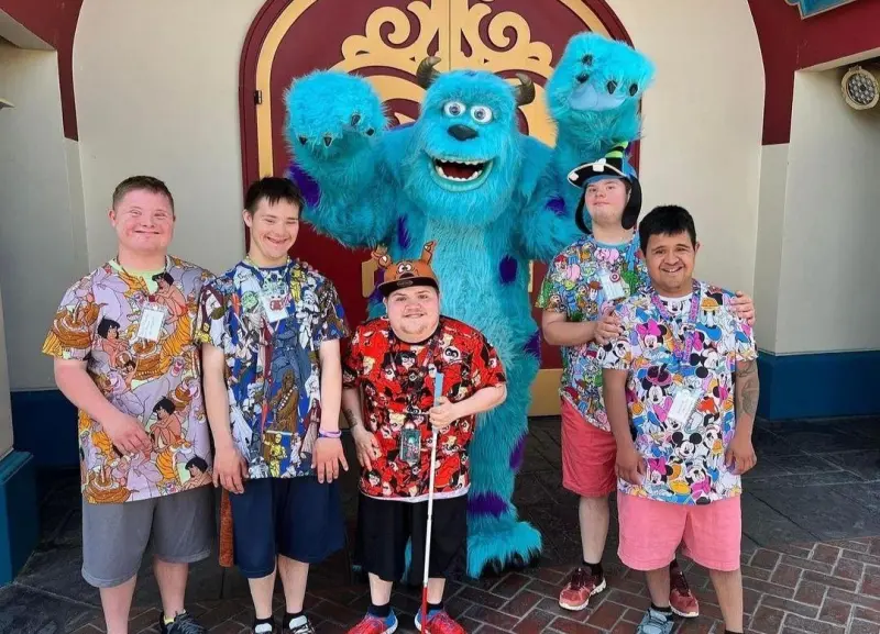 Семья, подарившая дом шестерым детям с синдромом Дауна