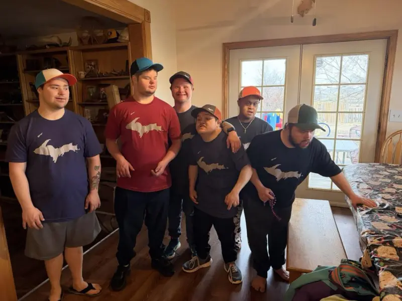 Семья, подарившая дом шестерым детям с синдромом Дауна