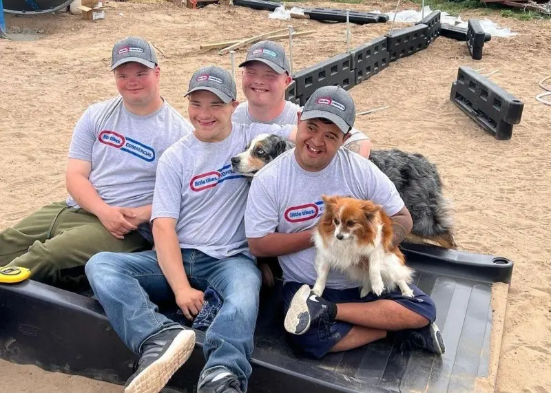 Семья, подарившая дом шестерым детям с синдромом Дауна