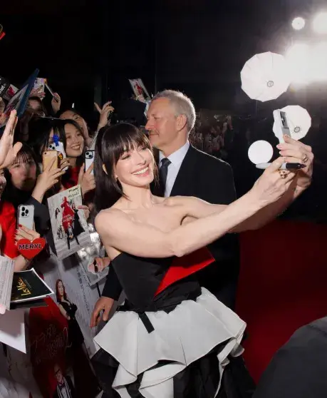 Звезды «Дьявола носит Prada» вновь вместе: роскошная премьера в Токио