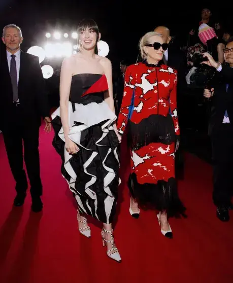 Звезды «Дьявола носит Prada» вновь вместе: роскошная премьера в Токио