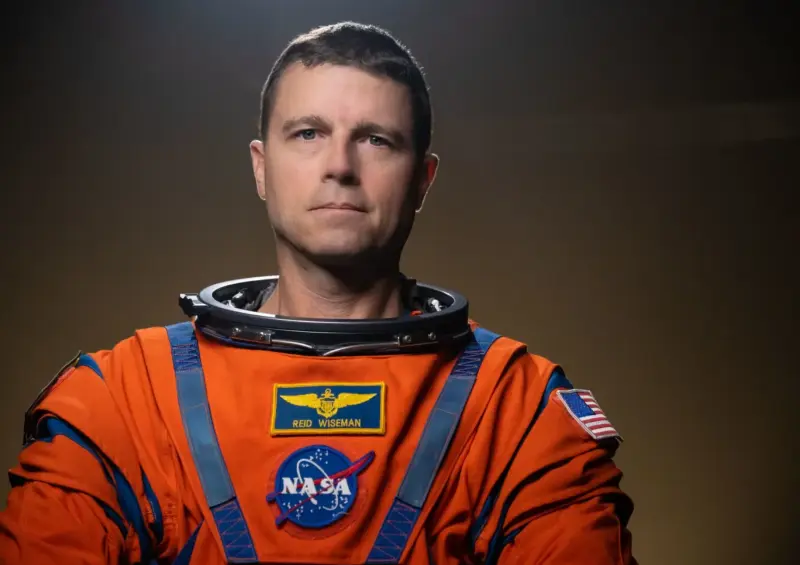 Сердце космоса и Земли: как астронавт Рид Уайзман сделал исторический кадр и посвятил его жене