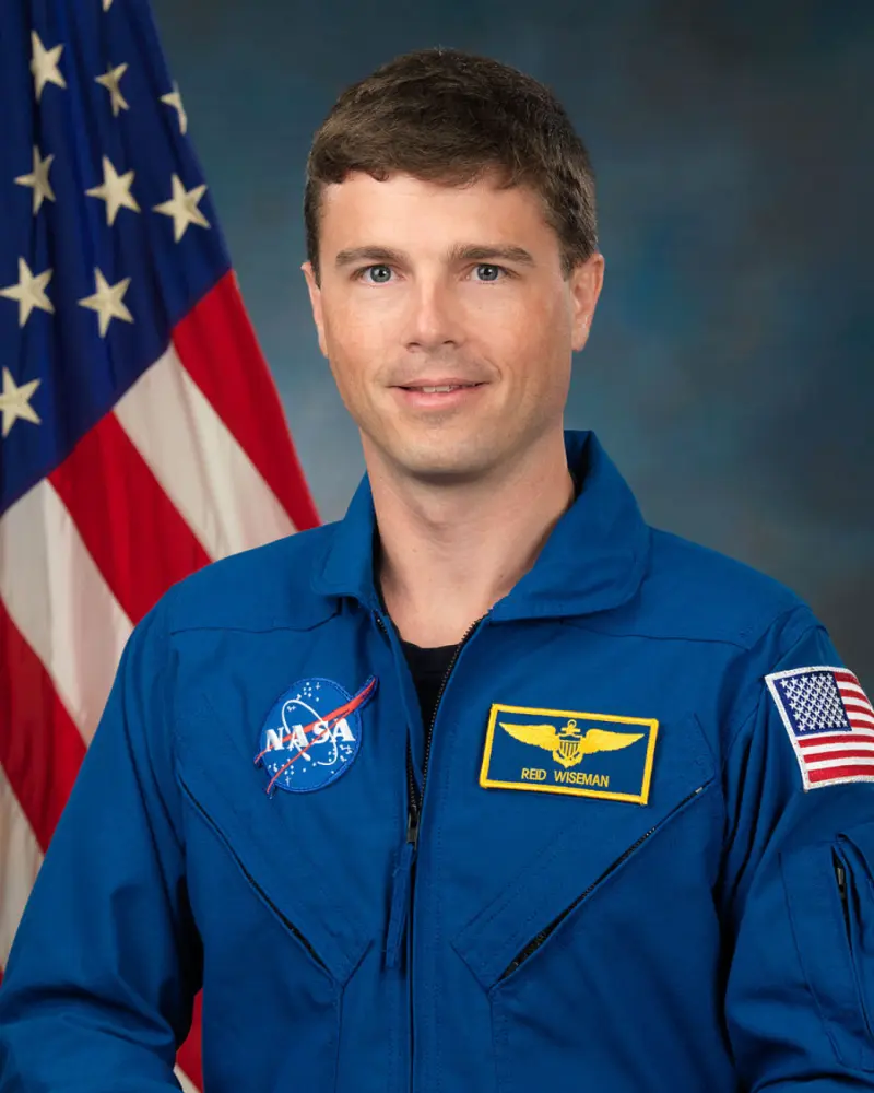 Сердце космоса и Земли: как астронавт Рид Уайзман сделал исторический кадр и посвятил его жене