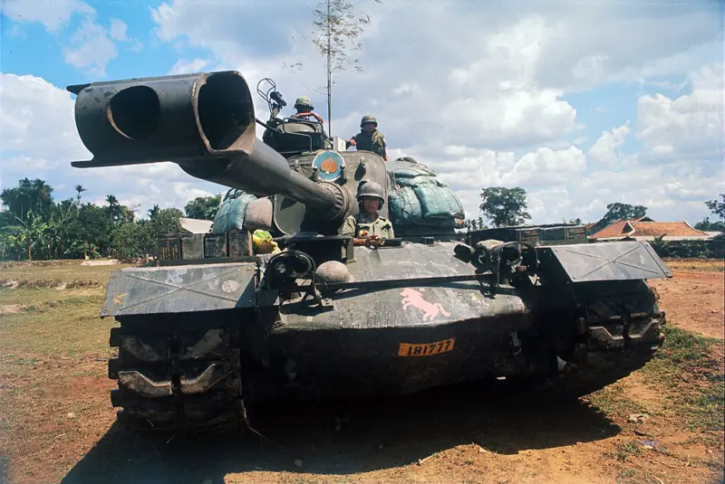 Армии Северного и Южного Вьетнама в фотографиях