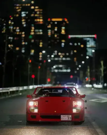 Хэмилтон и Кардашьян: дрифт на Ferrari и первое совместное видео