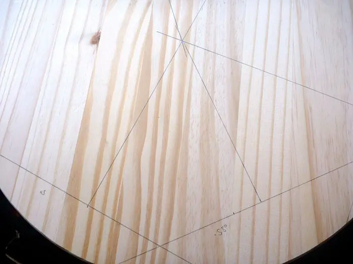 Как найти центр круга с помощью линейки и карандаша