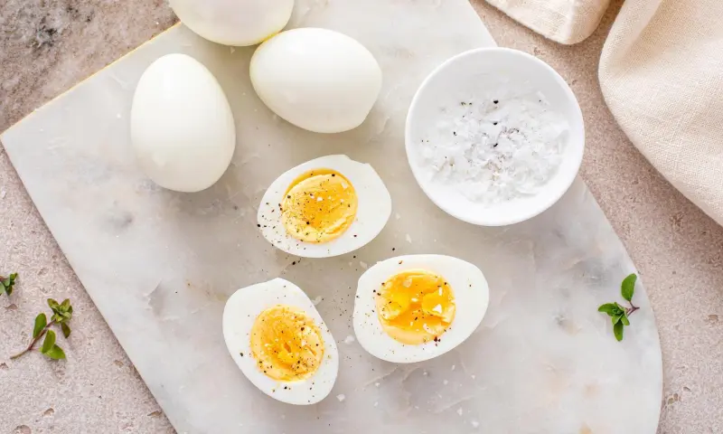 Зеленый желток — это опасно: как правильно варить и хранить яйца, чтобы не навредить здоровью