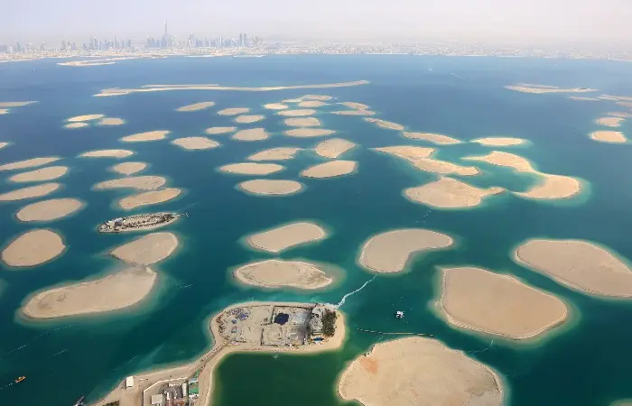Зачем люди создают искусственные острова: от свалок до роскошных районов