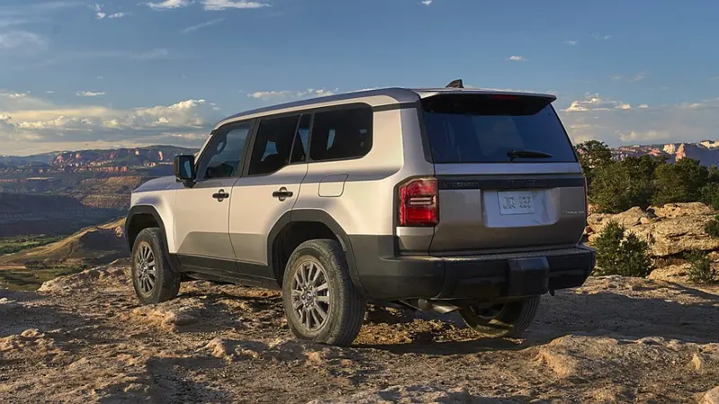 Toyota Land Cruiser 2027: стартовая версия подорожала, а топовая стала дешевле