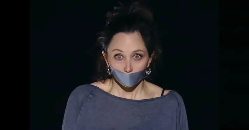 Туктамышева заклеила рот скотчем: мощный протест против домашнего насилия на льду