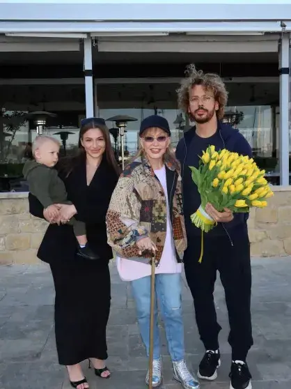 Семейные каникулы в большом городе: Галкин и дети Пугачёвой гуляют по Нью-Йорку