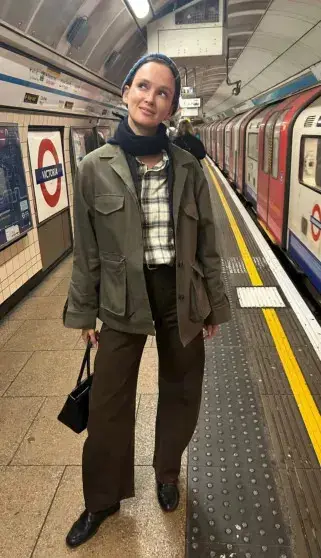 Паулина Андреева засветилась в лондонском метро с музыкантом Игорем Вдовиным