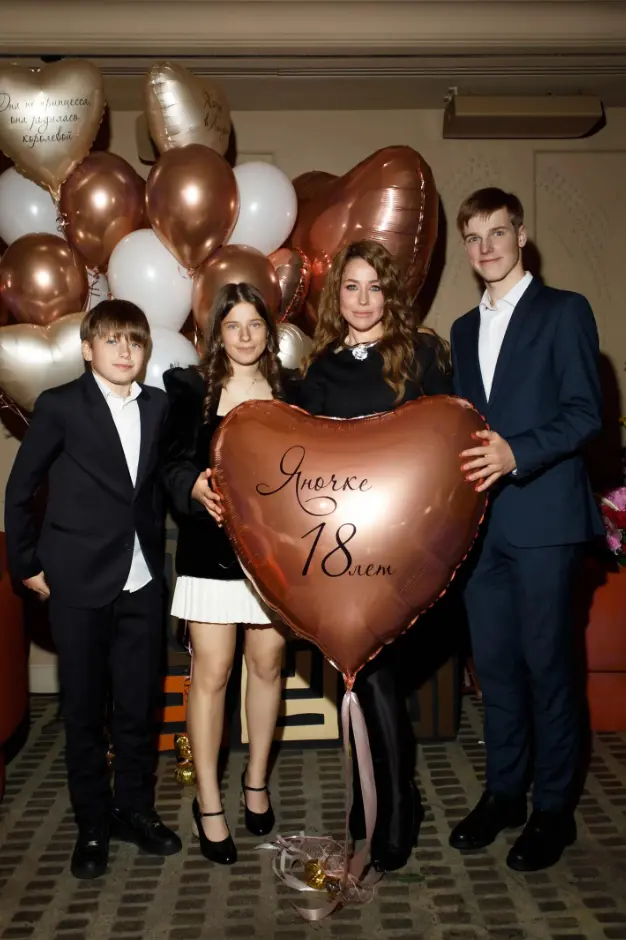 Аршавин и Барановская встретились на празднике дочери после долгих лет размолвки