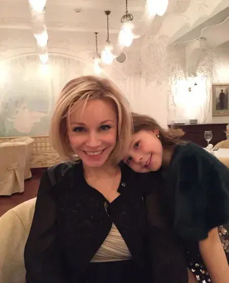 Марина Зудина показала редкие фото дочери с Олегом Табаковым в честь её дня рождения